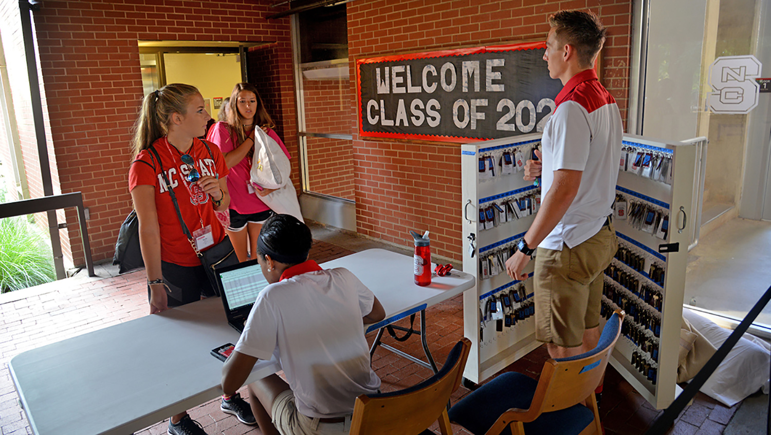 New students check out of their room during orientation at Lee Residence Hall.